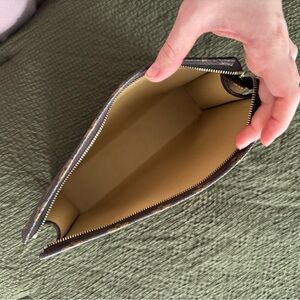 Men's Brown Leather Pouch